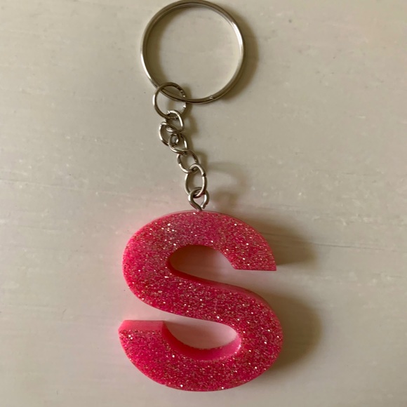Resin keychain letters - Picture 2 of 3